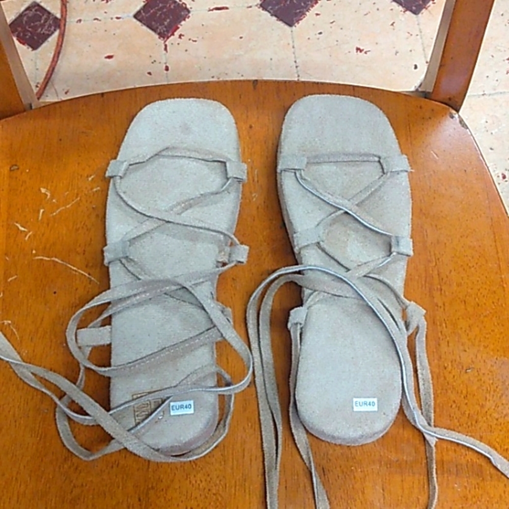 LACE UP SANDAL